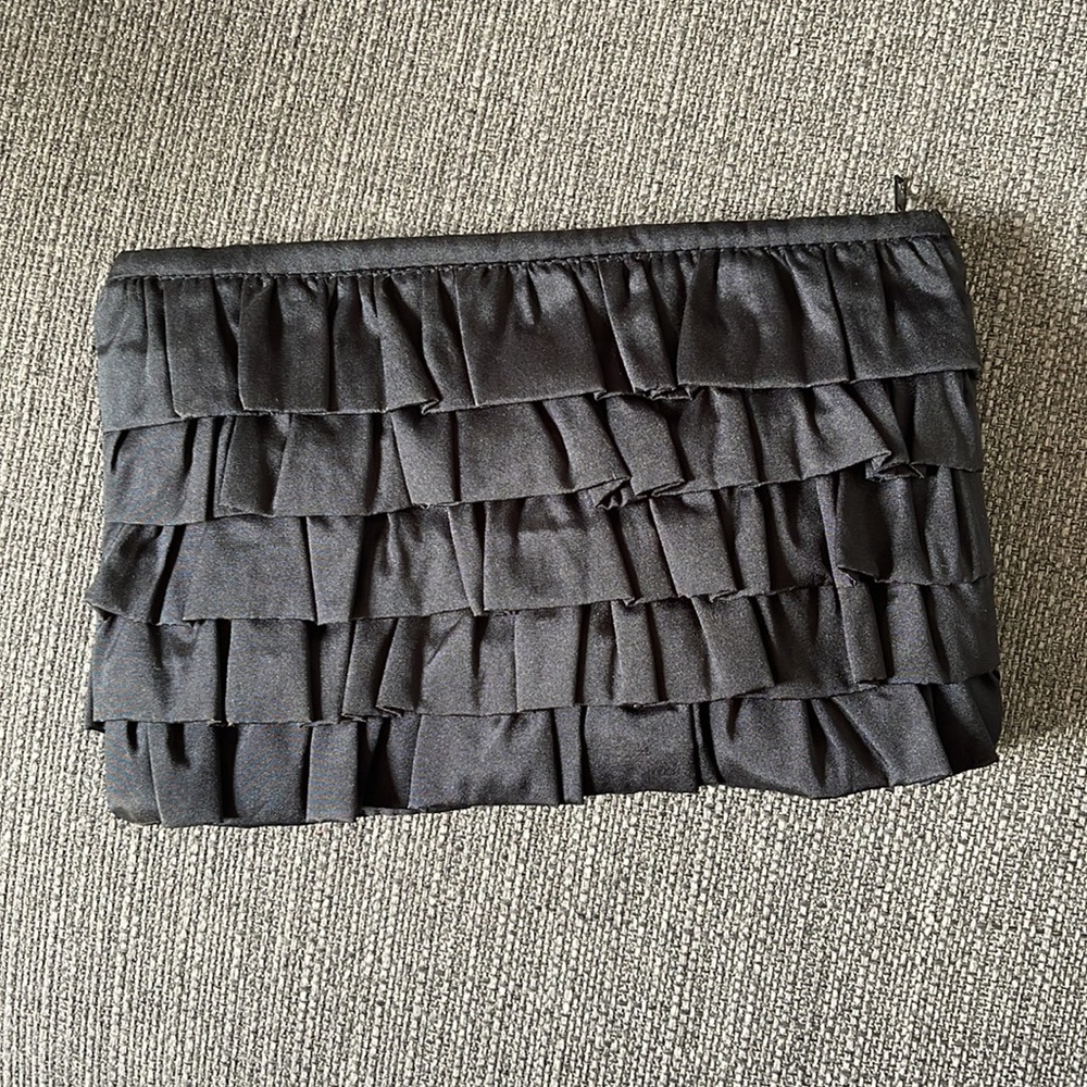 Black Ruffle Makeup Bag - Picture 4 of 12